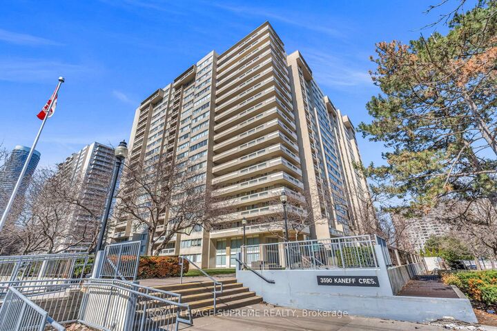 3590 Kaneff Crescent 1907 — photo 1