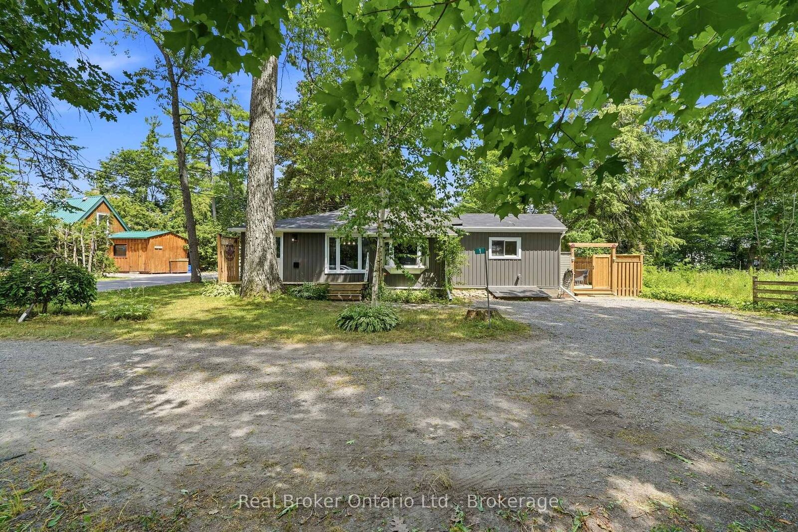 Property Photo:  1 Janice Drive  ON K9V 4R6 