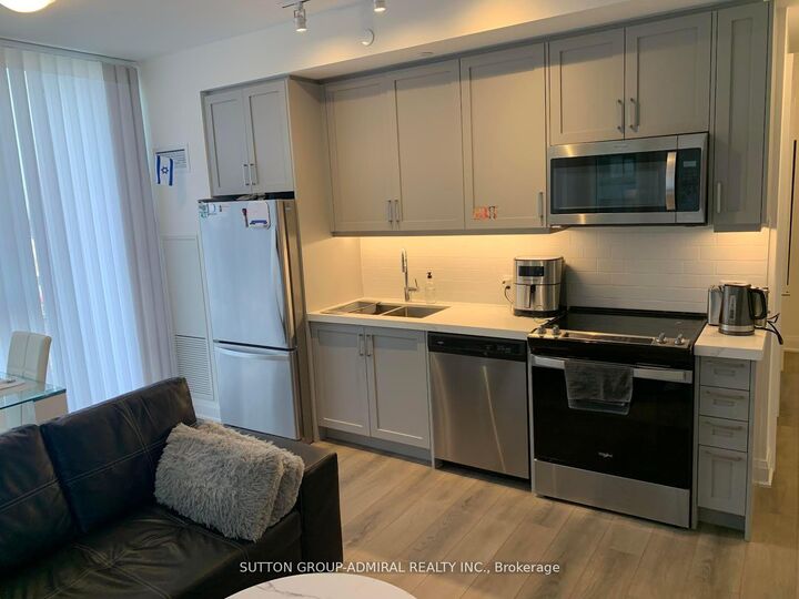 Property Photo: 20 Gatineau Drive 702 ON L4J 0L3