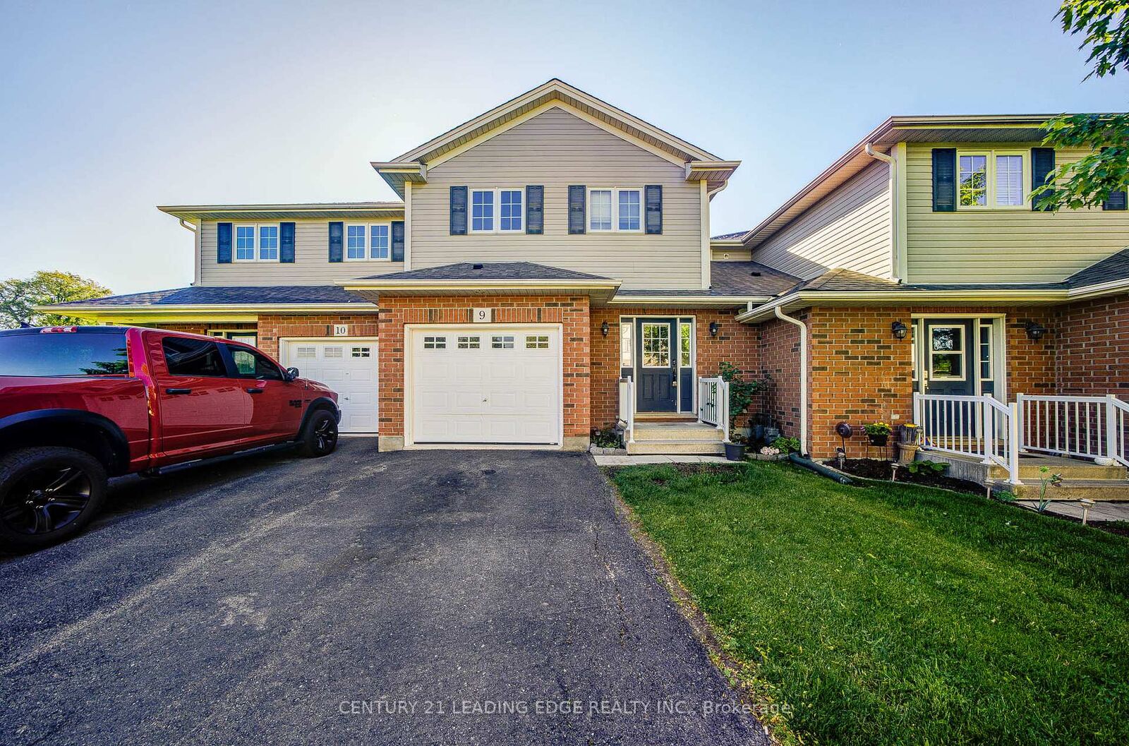 Property Photo:  124 College Street 9  ON L0R 2A0 