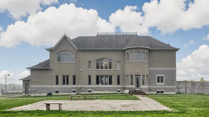 Property Photo: 2 Sam Davis Court ON L4A 4R4