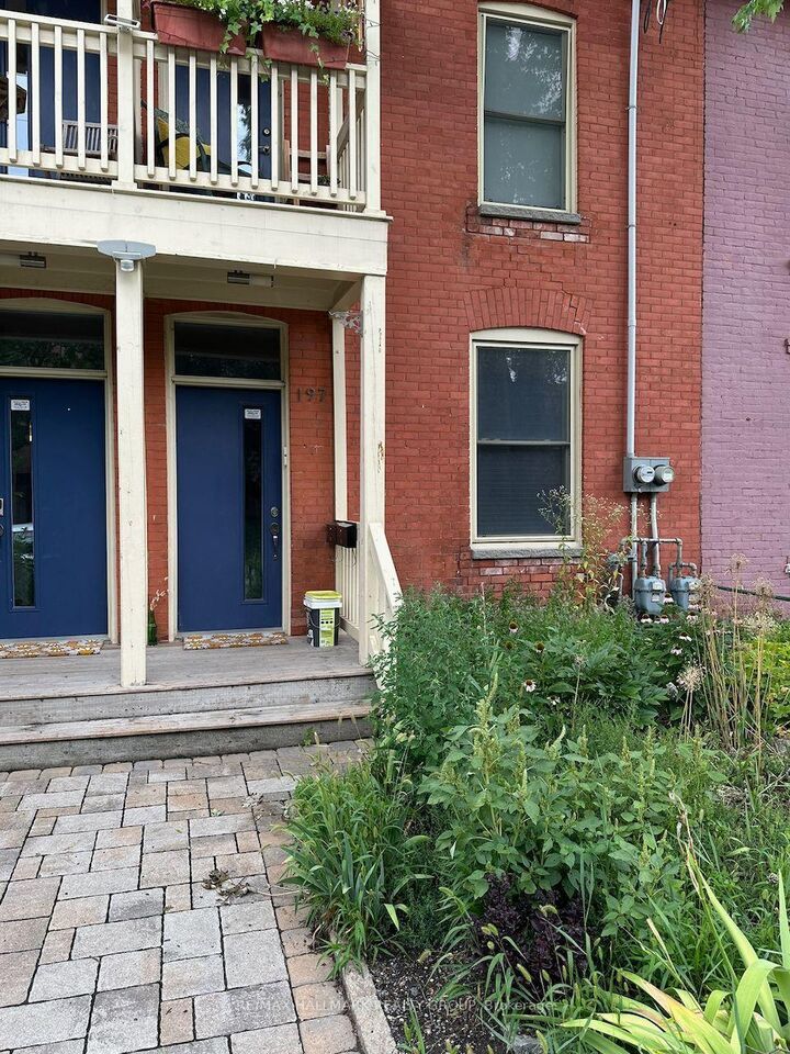 Property Photo: 197 Cathcart Street A ON K1N 5C1