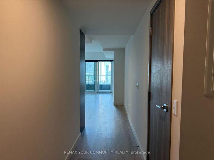 Property Photo: 3 Concord Cityplace Way 4008 ON M5V 0X4