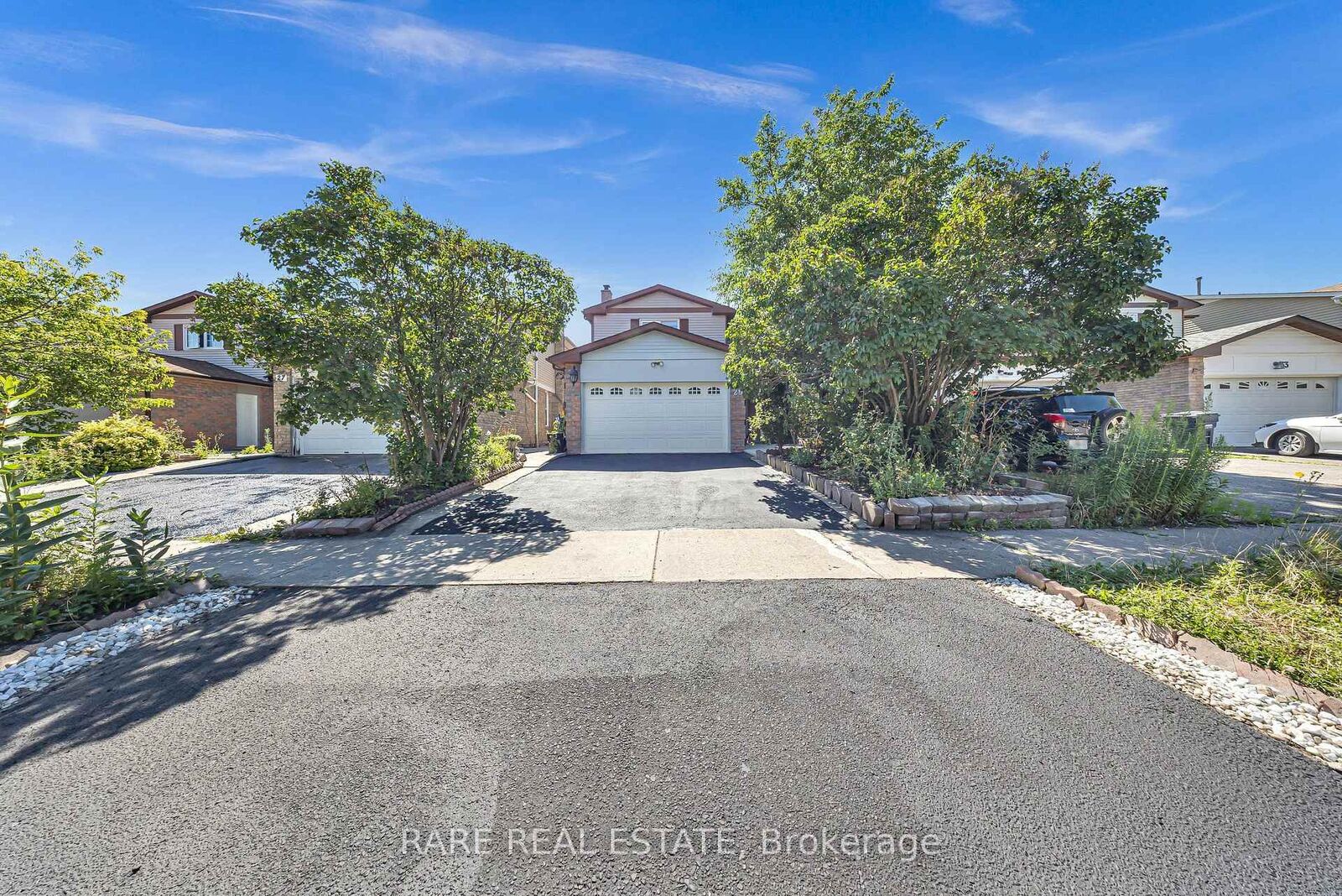 Property Photo: 29 Abelard Avenue ON L6Y 2K7