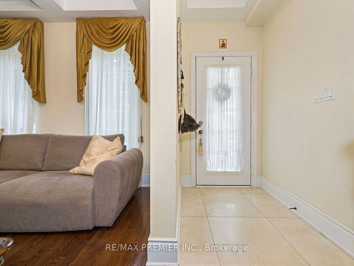 Property Photo: 30 Hargrave Lane 14 ON M4N 0A4