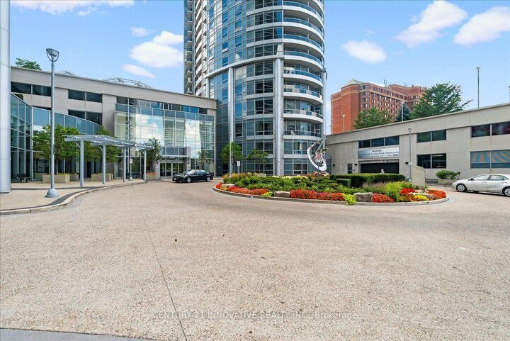 Property Photo:  125 Village Green Square 3501  ON M1S 0G3 