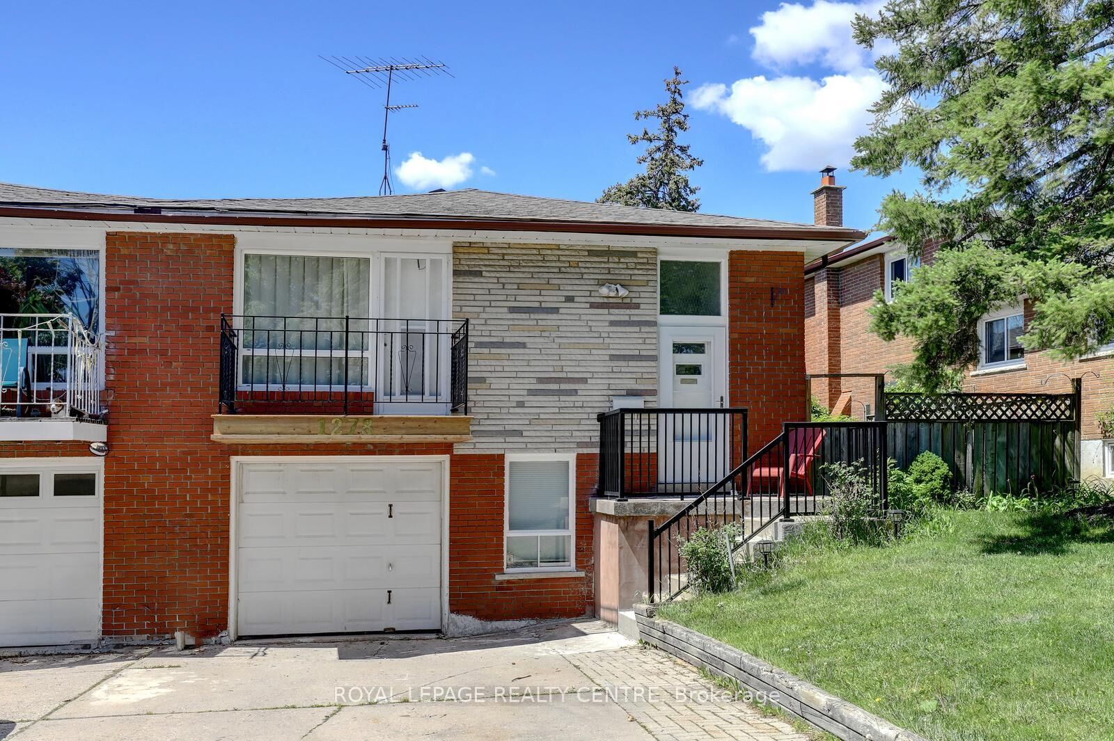 Property Photo: 1278 Shamir Crescent ON L5C 1L1