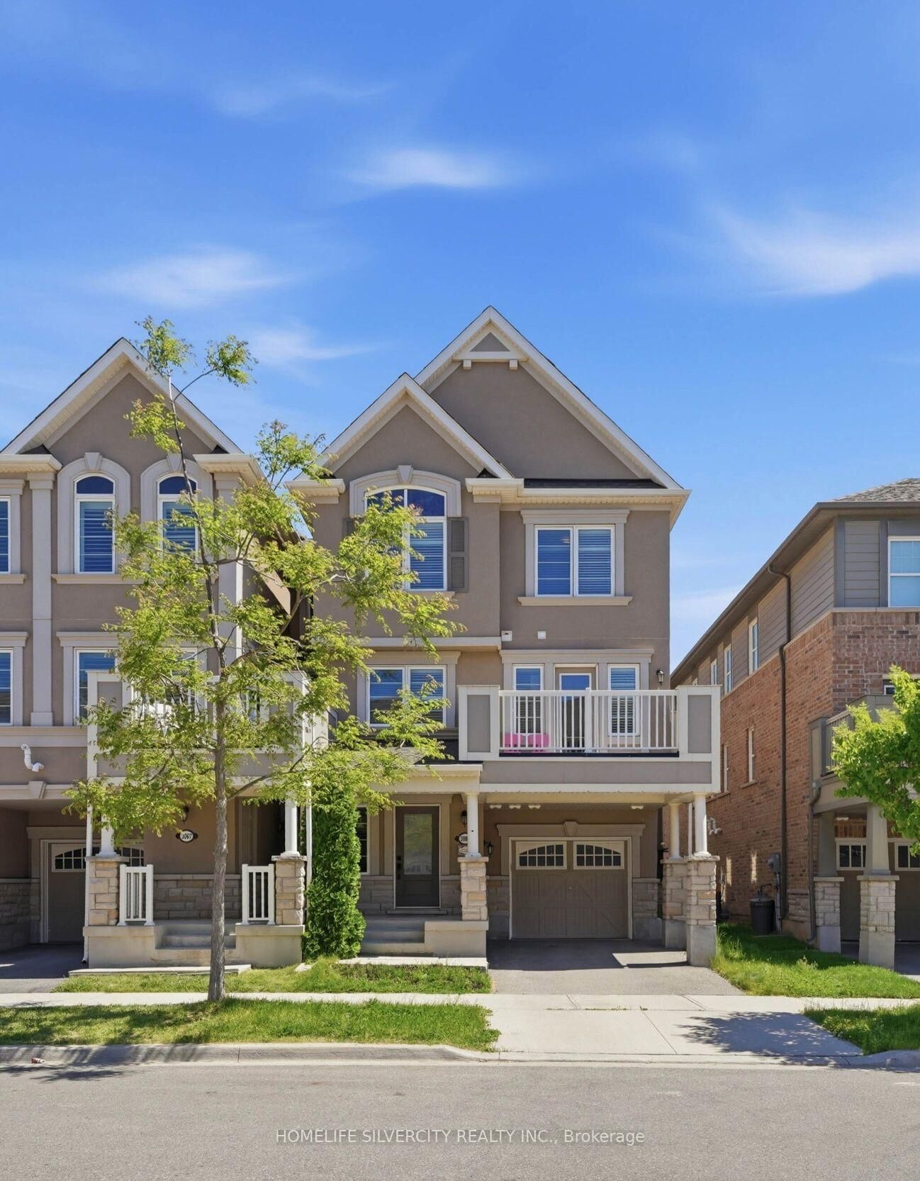 Property Photo: 3085 Mistletoe Gardens ON L6M 0Y7