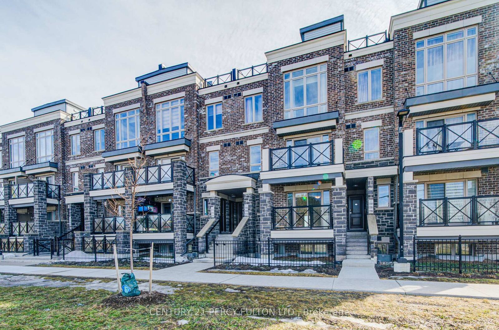 Property Photo: 10 Westmeath Lane 2209 ON L6B 1N5