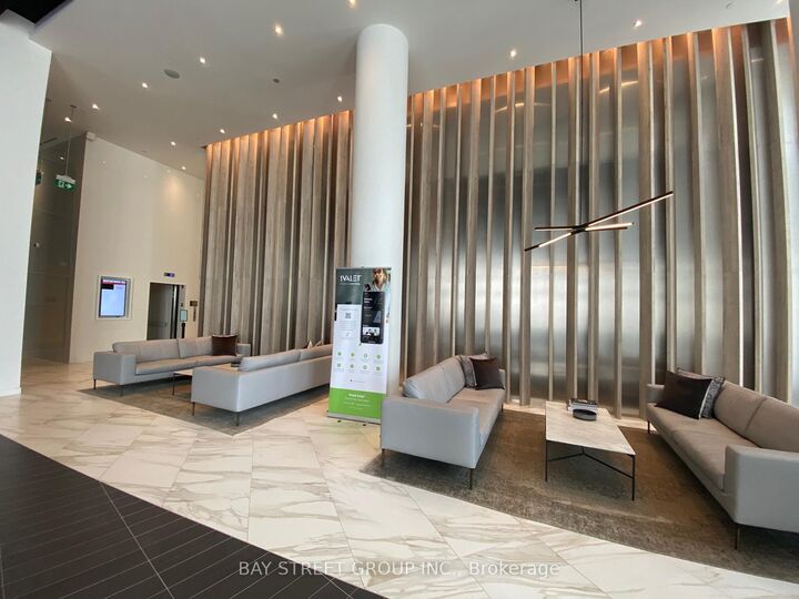 Property Photo:  3900 Confederation Parkway E 321  ON L5B 0K7 