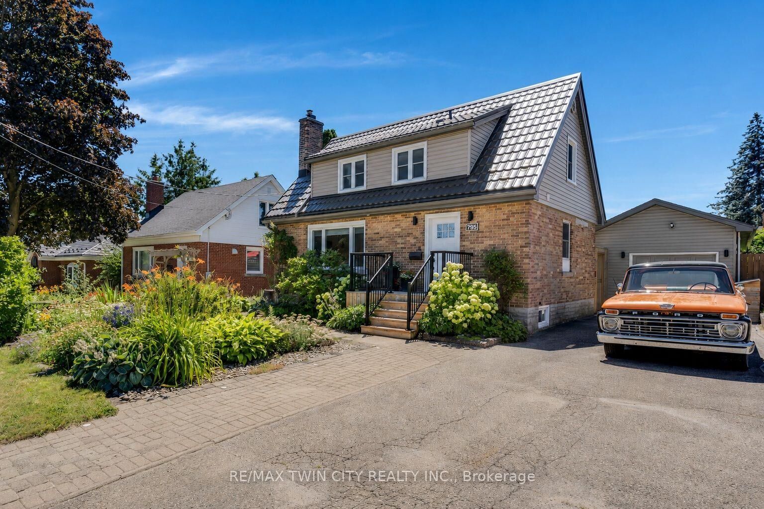Property Photo: 795 Rockway Drive ON N2G 3B6
