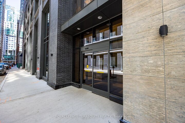 Property Photo:  55 Mercer Street 4006  ON M5V 1H3 