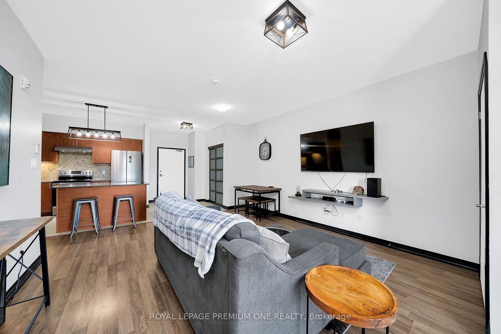 Property Photo: 161 Wellington Street E 204 ON L9R 0R8