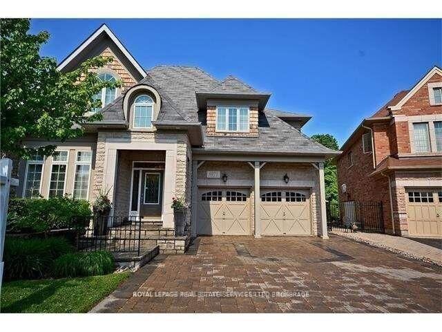 Property Photo: 2271 Lyndhurst Drive ON L6H 7V5
