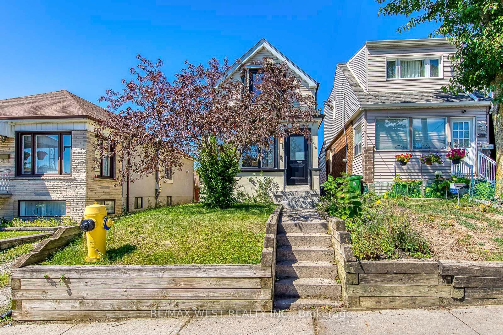 Property Photo:  286 Gilbert Avenue  ON M6E 4W7 
