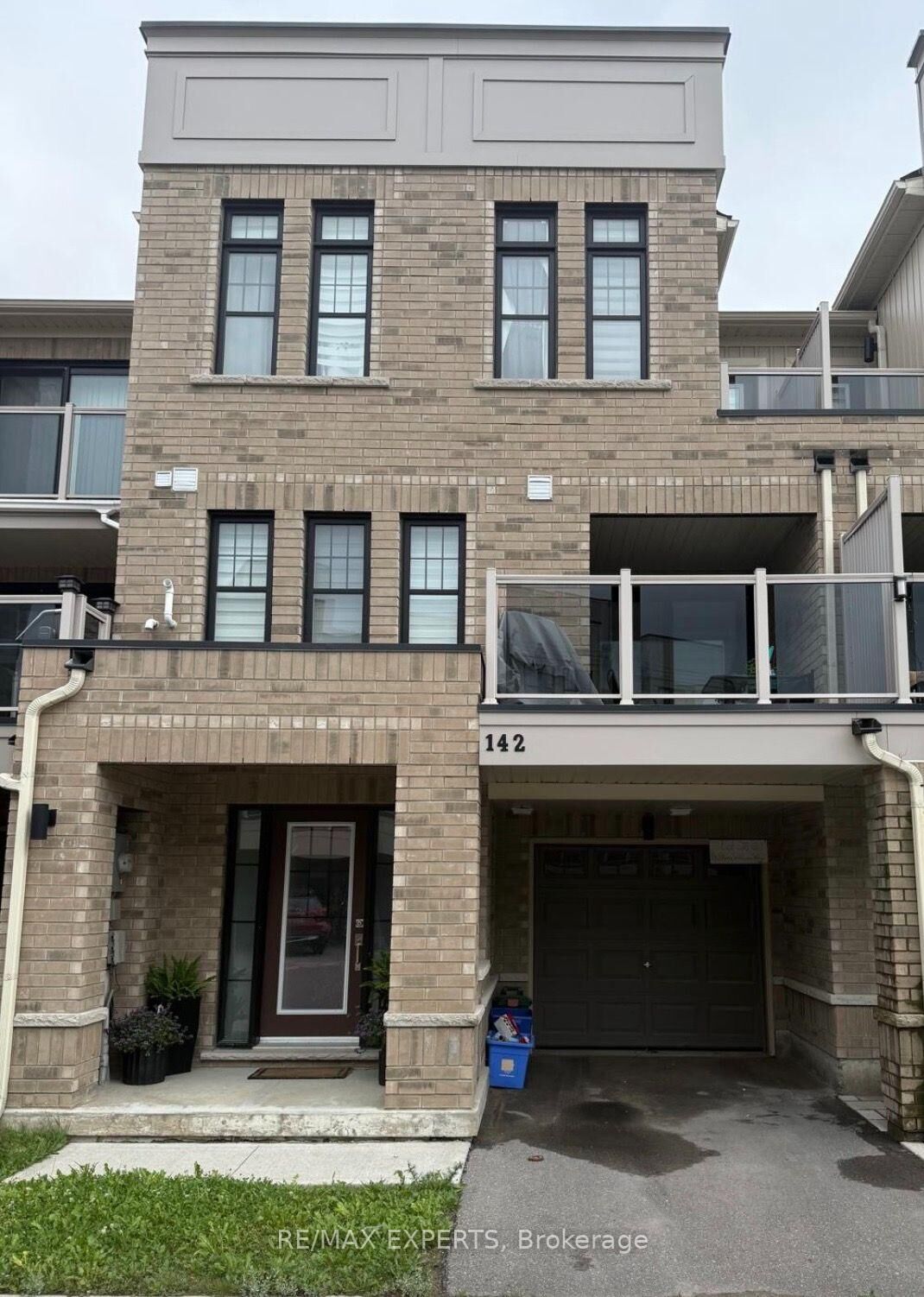 Property Photo: 142 King William Way ON L1C 7E8
