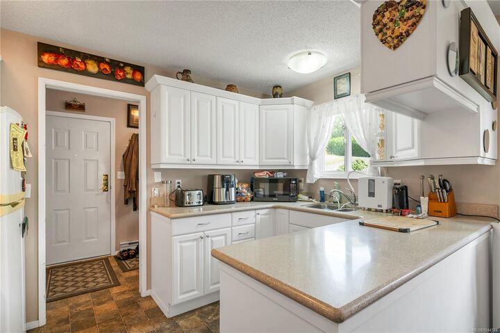 Property Photo: 515 Oak Pl BC V9W 5S2