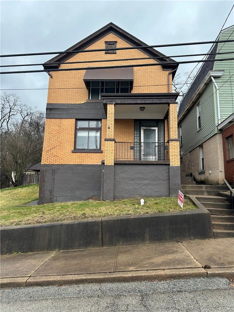 Property Photo: 212 Fairview Ave PA 15112