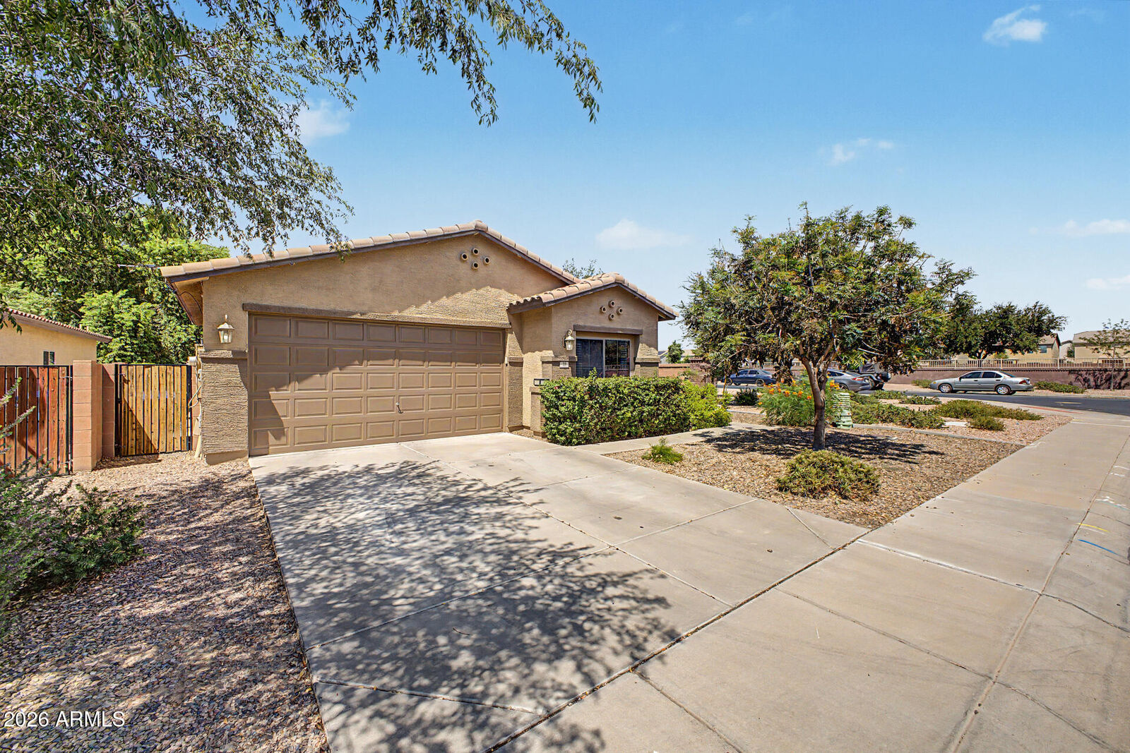 Property Photo:  72 W Dragon Tree Avenue  AZ 85140 