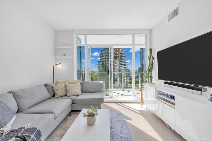 Property Photo: 1788 Gilmore Avenue 1701 BC V5C 0L5
