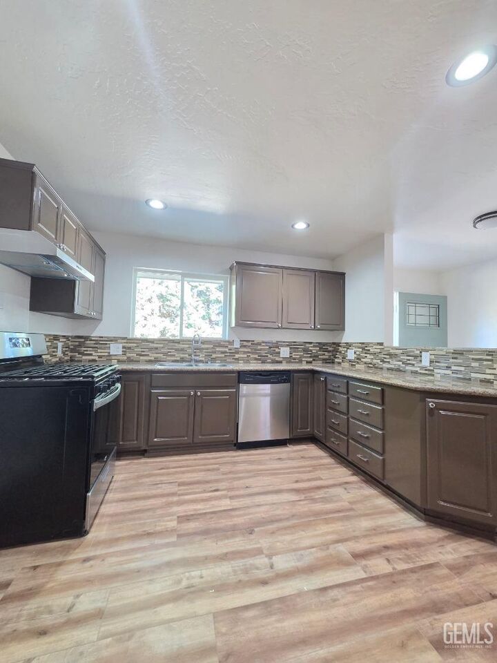Property Photo:  17660 Arlington Place  CA 93561 