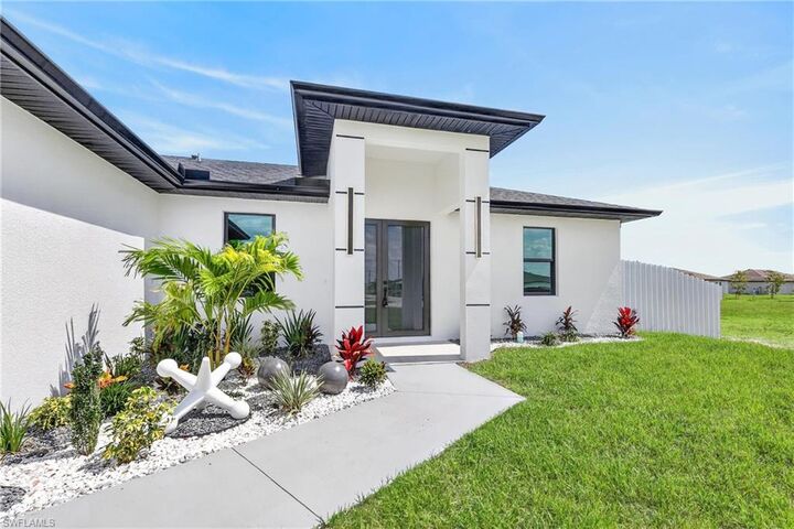 Property Photo: 1003 Kismet Pkwy W FL 33993