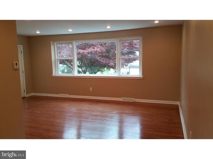 Property Photo: 9960 Woodfern Road PA 19115