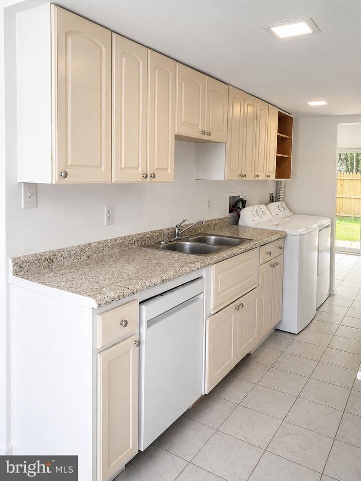 Property Photo: 1224 Thomas Jefferson Place VA 22405
