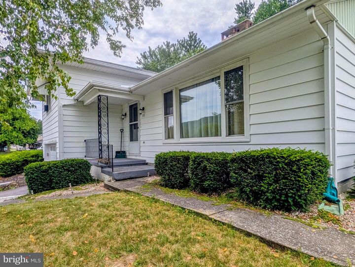 Property Photo: 155 Summit St PA 15537