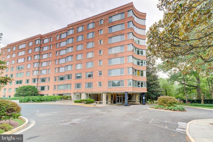Property Photo: 4200 Cathedral Avenue NW 512 DC 20016