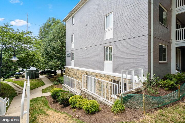 Property Photo: 4189 S Four Mile Run Drive S 101 VA 22204