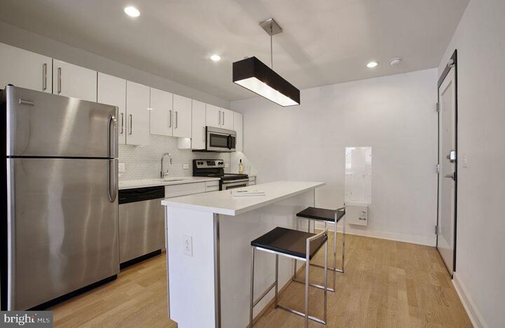 Property Photo:  1616 Walnut Street 0704  PA 19103 