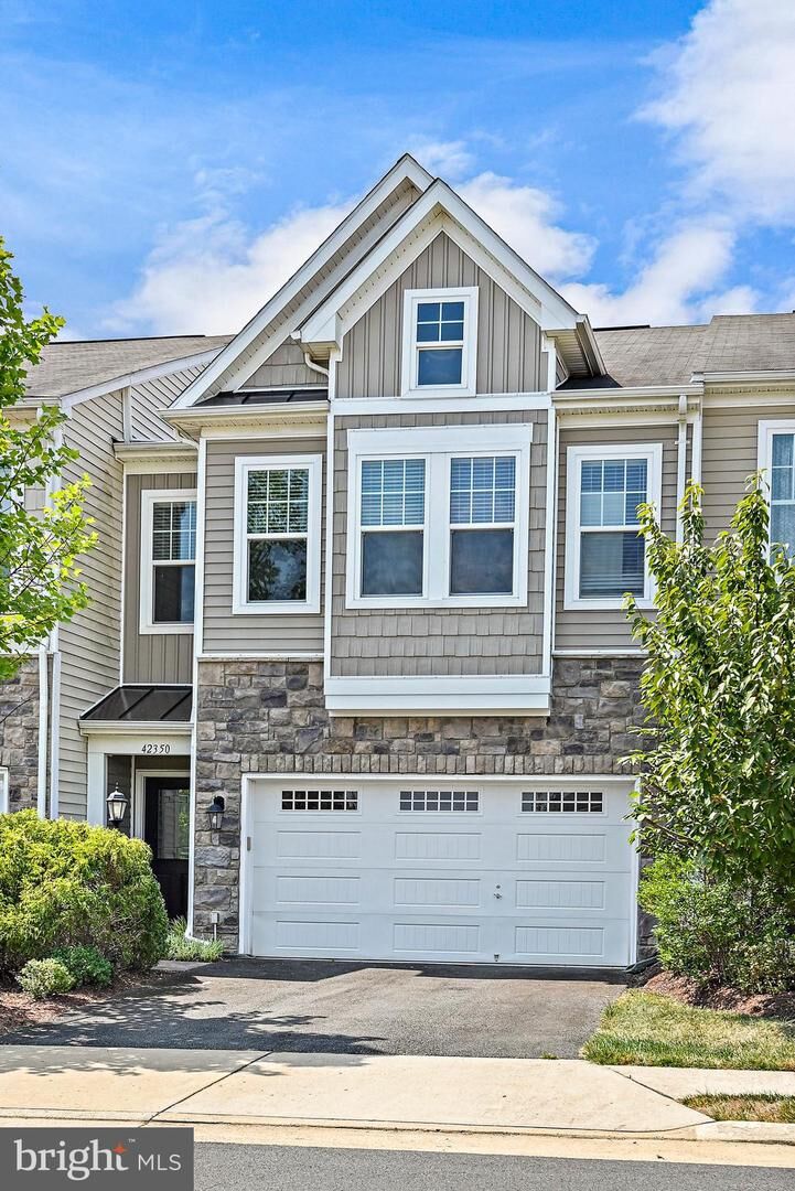 Property Photo:  42350 Benfold Square  VA 20148 