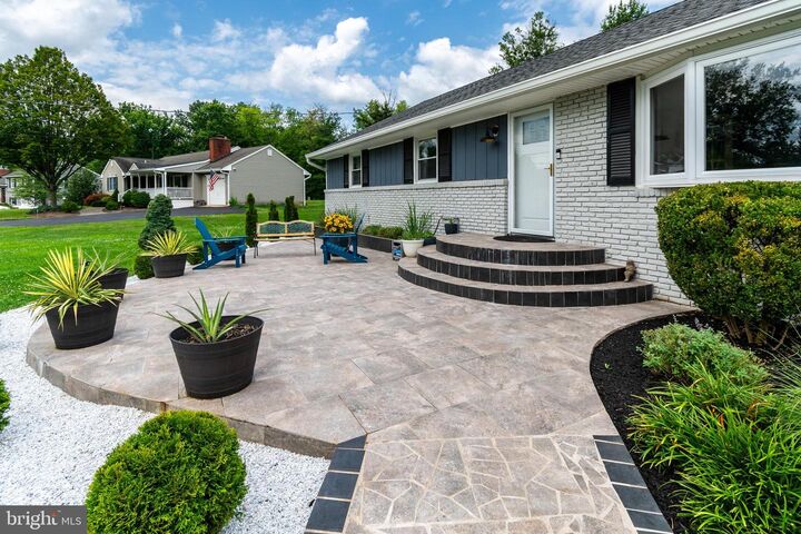 Property Photo:  6 Morningside Drive  NJ 08534 