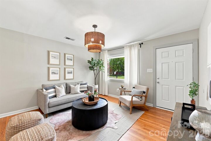Property Photo: 6805 Ellendale Drive NC 28217