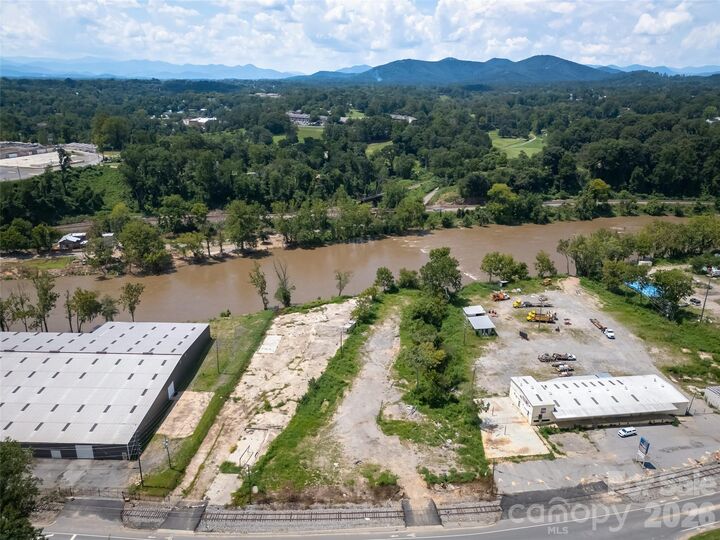 Property Photo:  458 Riverside Drive  NC 28801 