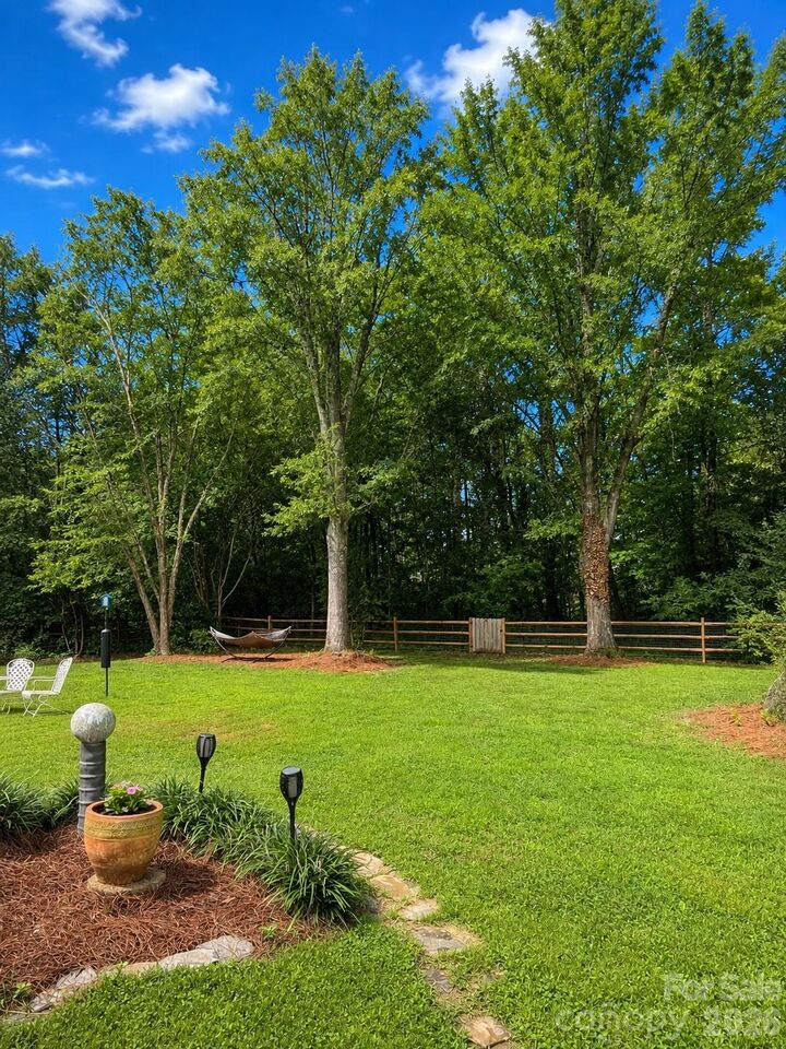 Property Photo: 13315 Kintyre Court NC 28105
