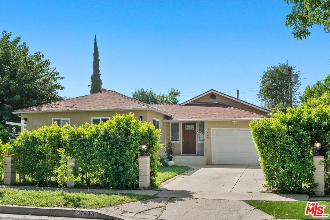 Property Photo:  17434 Emelita St  CA 91316 