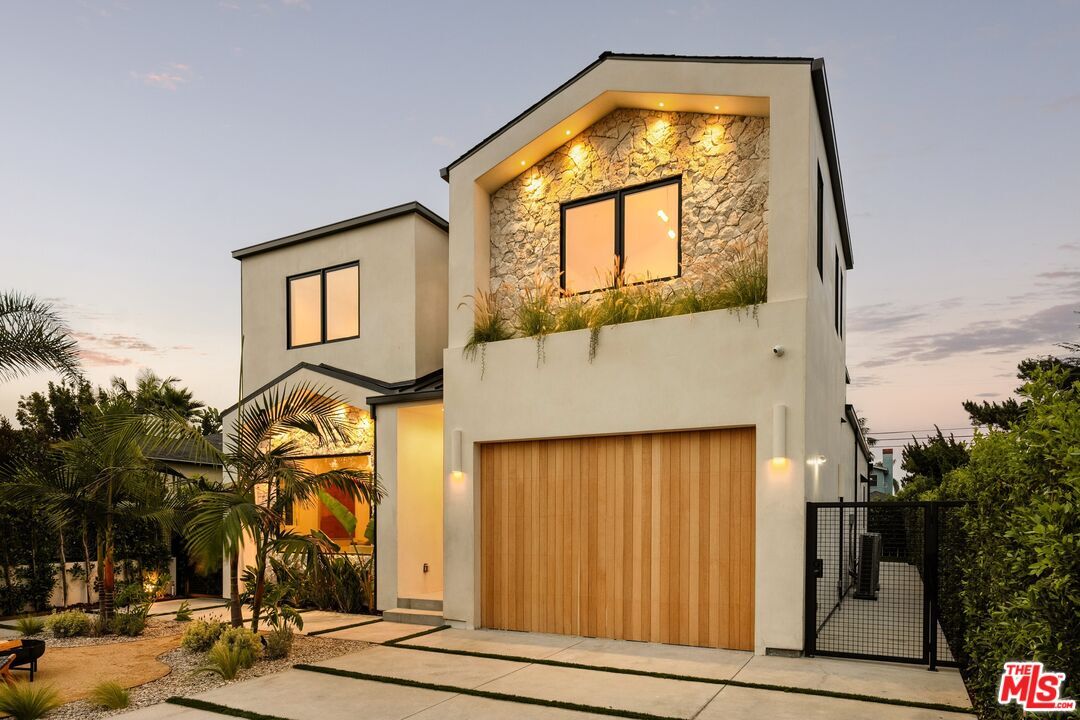 Property Photo: 1758 S Holt Ave CA 90035