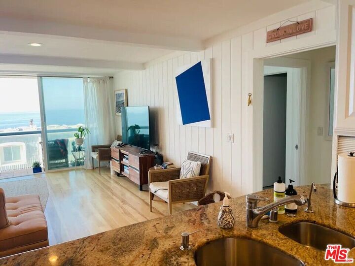 Property Photo:  11954 Oceanaire Ln  CA 90265 