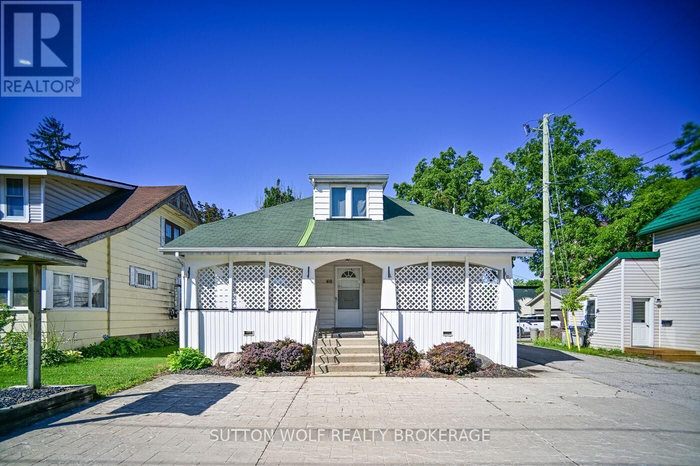 Property Photo:  40 Caradoc Street North  ON N7G 2M6 