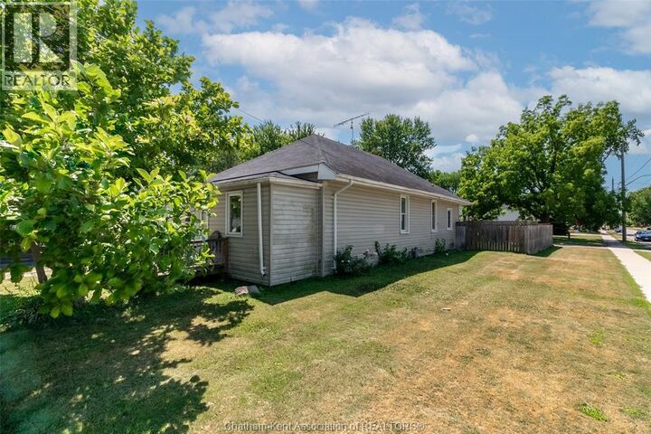 Property Photo:  252 Wellington Street East  ON N7M 3P5 