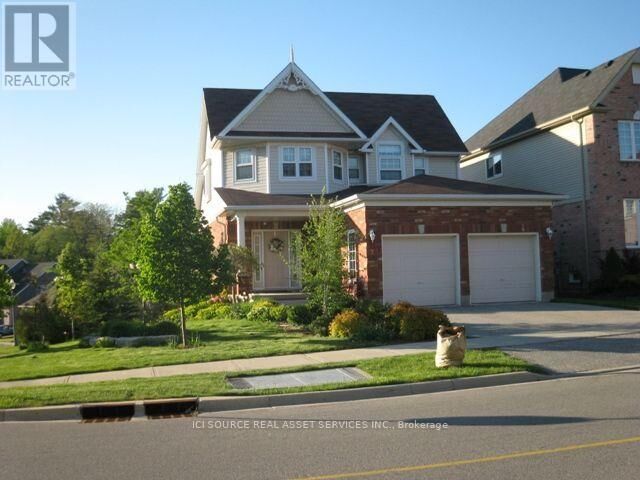 Property Photo: 2 Woodcrest Court ON N2P 2K1