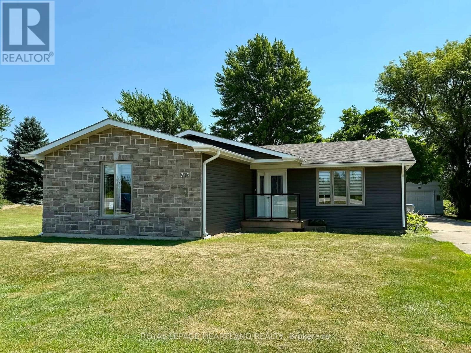 Property Photo:  315 Main Street  ON N0M 2N0 