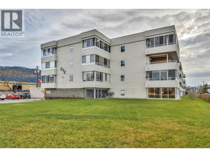 Property Photo:  272 Green Avenue West 402  BC V2A 3T2 