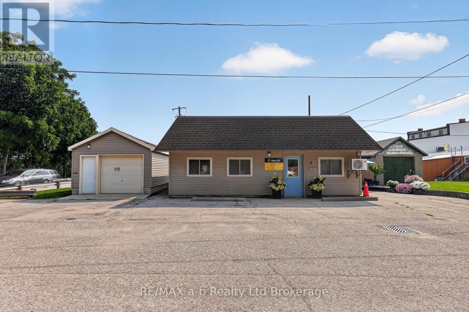 Property Photo:  4 Washington Street  ON N0J 1P0 