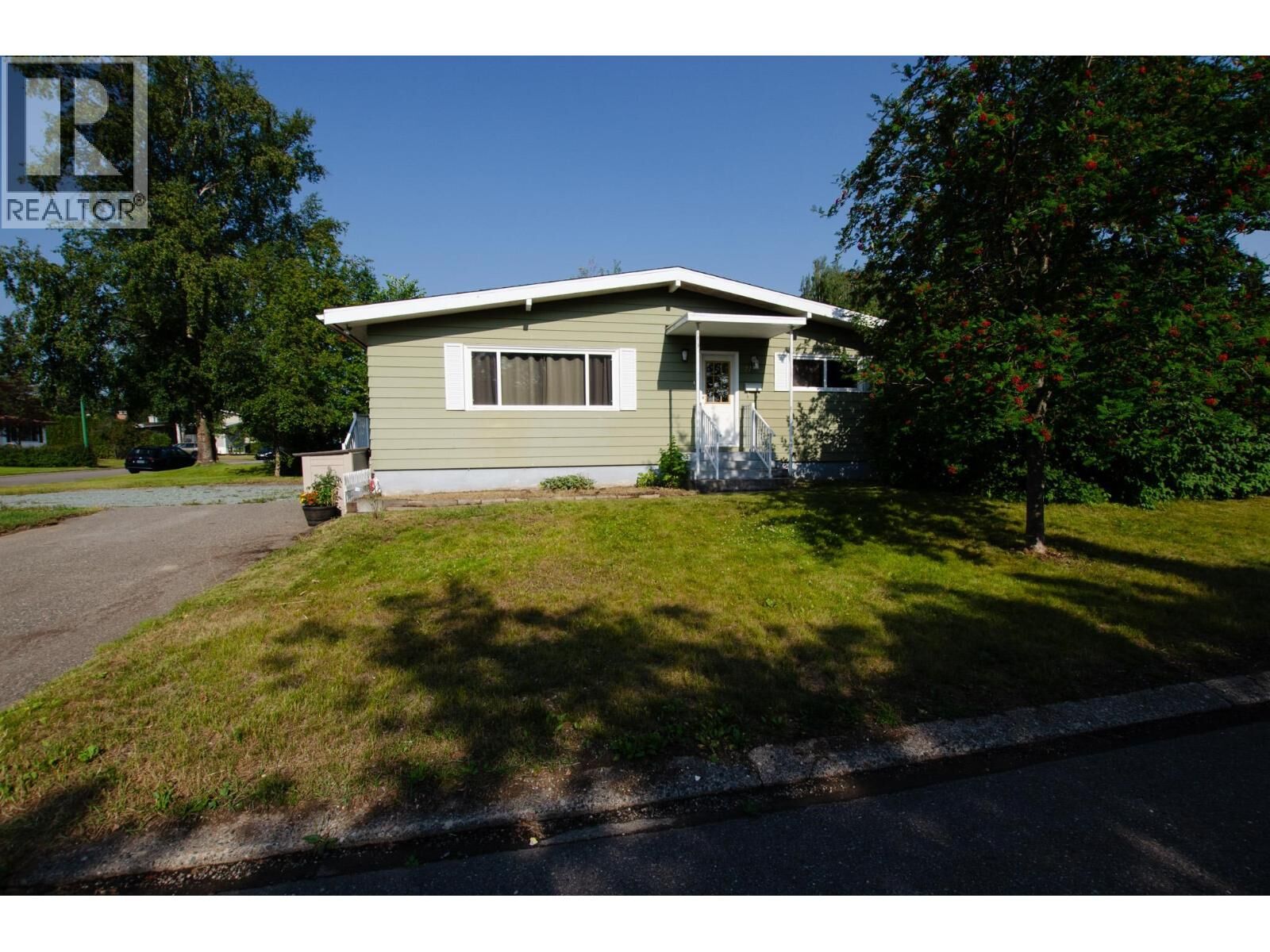 Property Photo:  2775 Hammond Avenue  BC V2M 1A6 