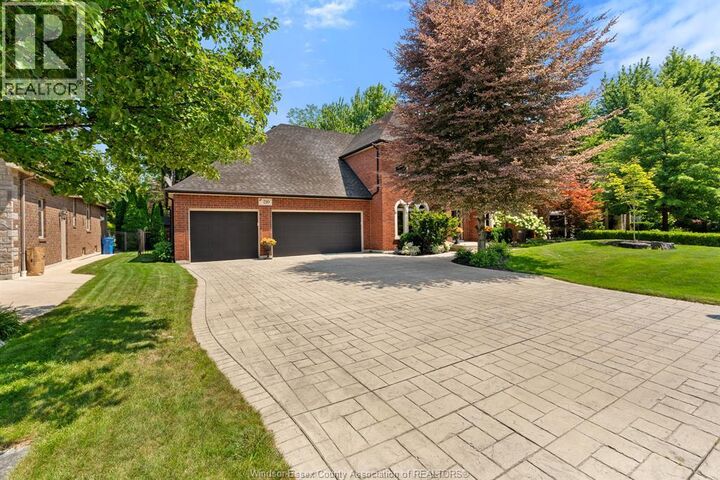 Property Photo:  210 Vintage Oak Drive  ON N8N 5H4 