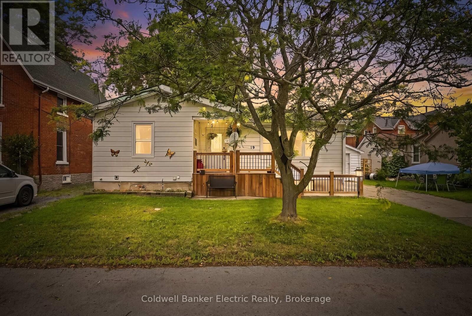 Property Photo:  19 Graham Street East  ON K7R 1L6 