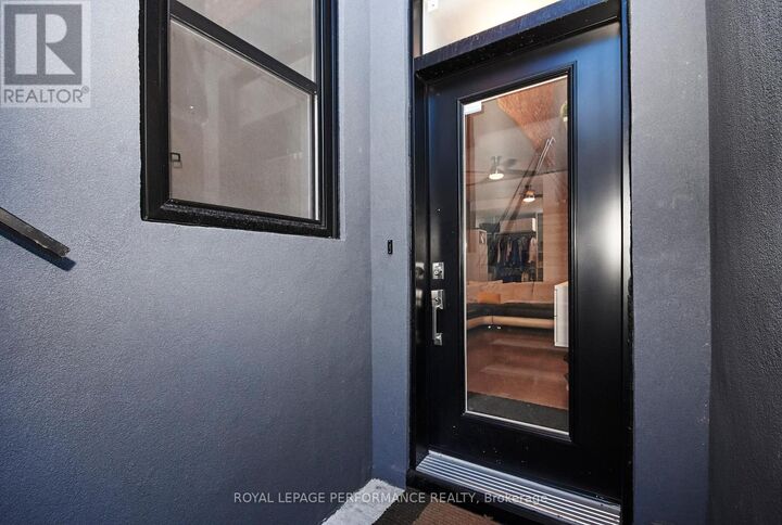 Property Photo:  82 Third Avenue Unit B  ON K1S 2J8 